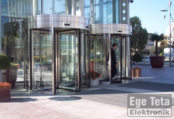 06 Otomatik Döner Kapı  