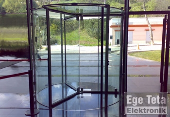 09 Otomatik Döner Kapı  