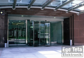 11 Otomatik Döner Kapı  