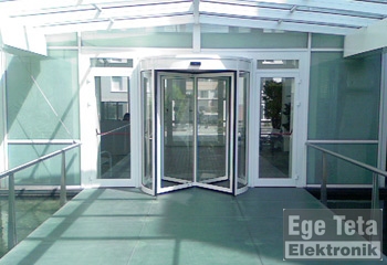 18 Otomatik Döner Kapı  