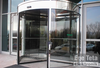 24 Otomatik Döner Kapı  
