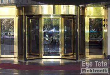 26 Otomatik Döner Kapı  