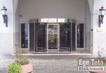 35 Otomatik Döner Kapı  