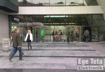 67 Otomatik Döner Kapı  