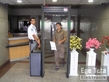 01 Kapı Tipi Metal Dedektörü  