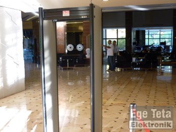 05 Kapı Tipi Metal Dedektörü  