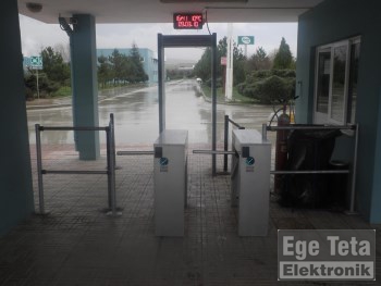 08 Kapı Tipi Metal Dedektörü  