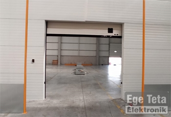 01 Endüstriyel Seksiyonel Kapı  