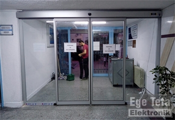 12 Ditec DAS107 Otomatik Kapı  